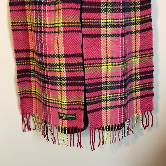 100% Cashmere Made in Scotland Pink Plaid Scarf with Fringe - Picture 7 of 13